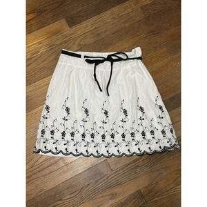 Wrapper Skirt Womens Size 11 White Black Floral Embroidered Lined Scalloped Hem